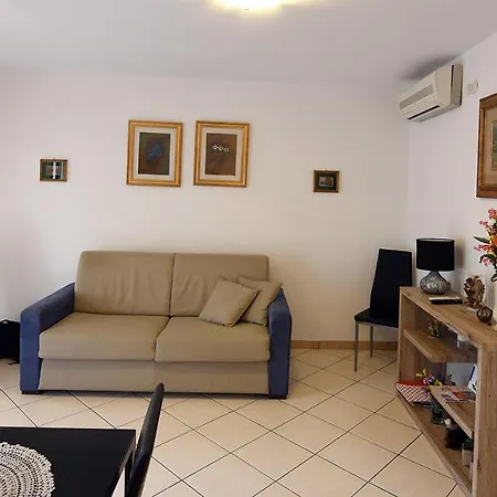 Jana Apartment *